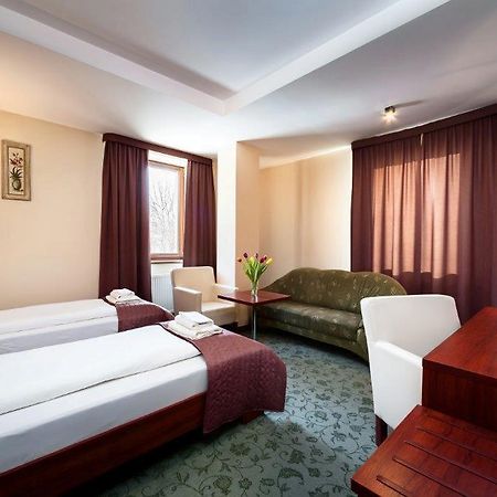 Hotel Mlyn Люблин Экстерьер фото