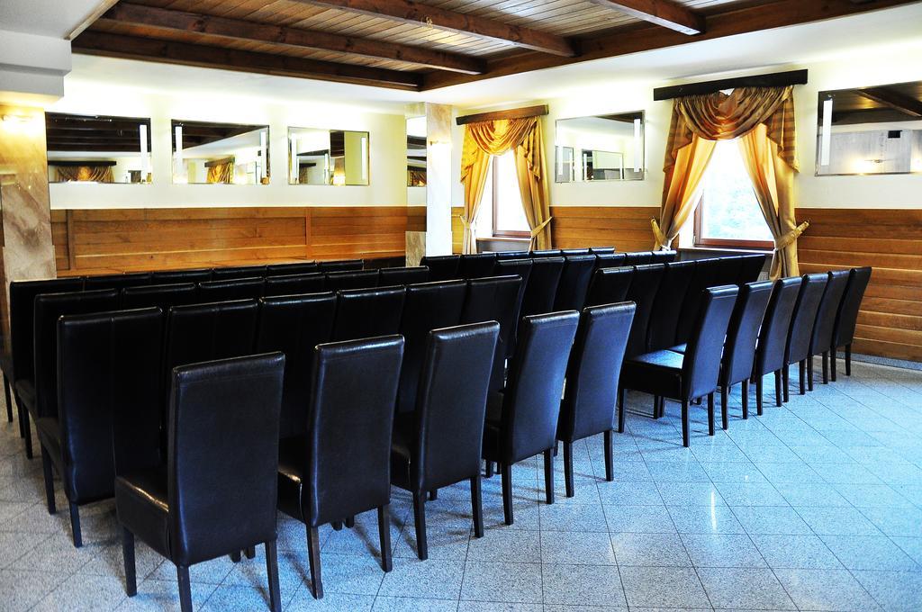 Hotel Mlyn Люблин Экстерьер фото