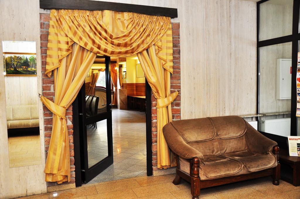 Hotel Mlyn Люблин Экстерьер фото