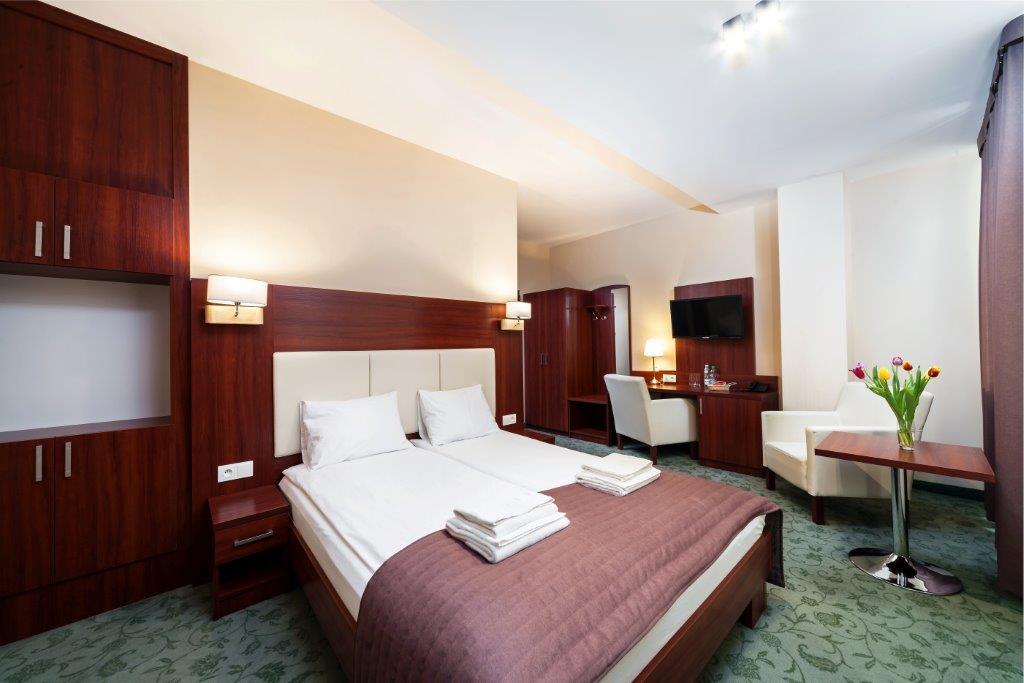 Hotel Mlyn Люблин Экстерьер фото