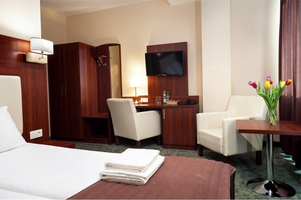 Hotel Mlyn Люблин Экстерьер фото
